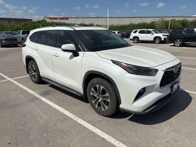 used 2021 Toyota Highlander car, priced at $26,495