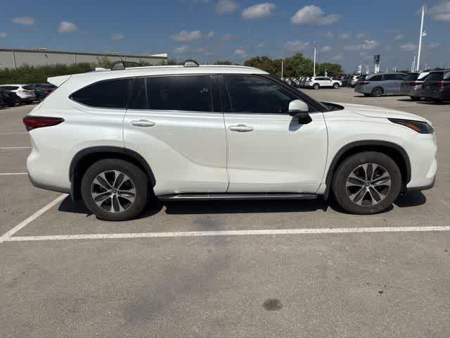 used 2021 Toyota Highlander car, priced at $26,495