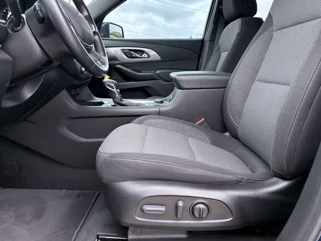 used 2022 Chevrolet Traverse car, priced at $26,595