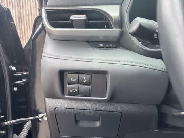 used 2024 Toyota Highlander car, priced at $32,695