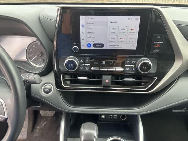 used 2024 Toyota Highlander car, priced at $32,695