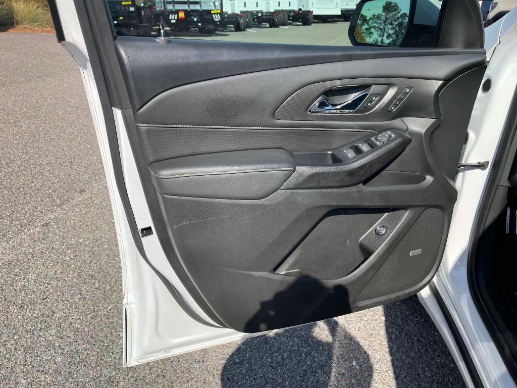 used 2022 Chevrolet Traverse car, priced at $32,000