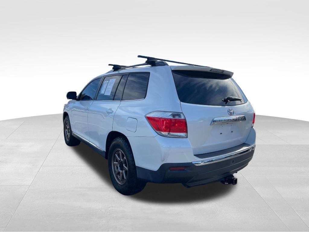used 2013 Toyota Highlander car, priced at $8,999