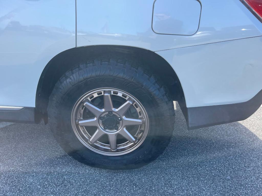 used 2013 Toyota Highlander car, priced at $8,999