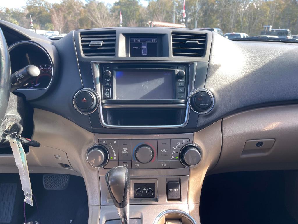 used 2013 Toyota Highlander car, priced at $8,999