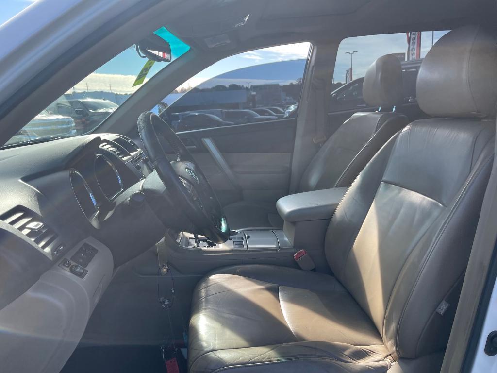 used 2013 Toyota Highlander car, priced at $8,999