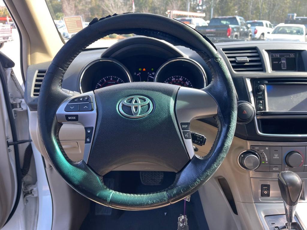 used 2013 Toyota Highlander car, priced at $8,999