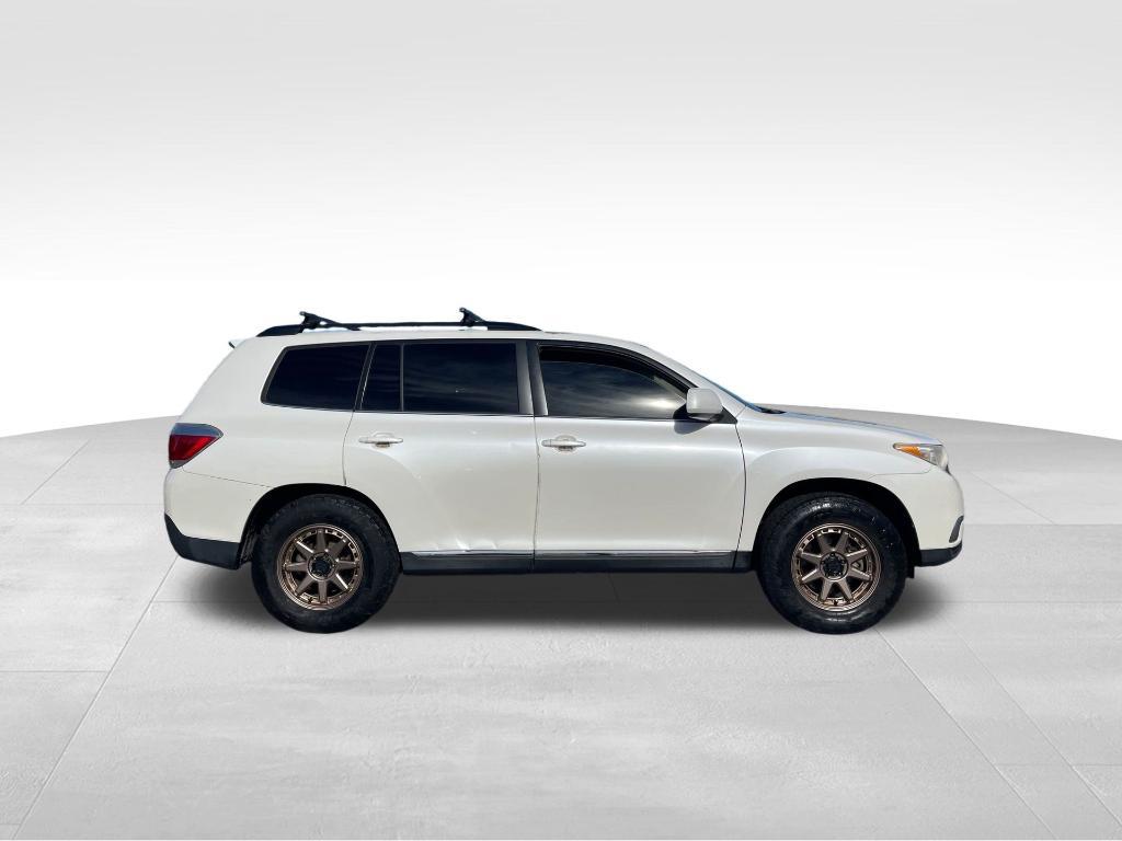 used 2013 Toyota Highlander car, priced at $8,999