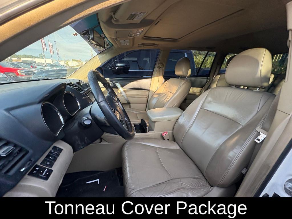 used 2013 Toyota Highlander car, priced at $8,999
