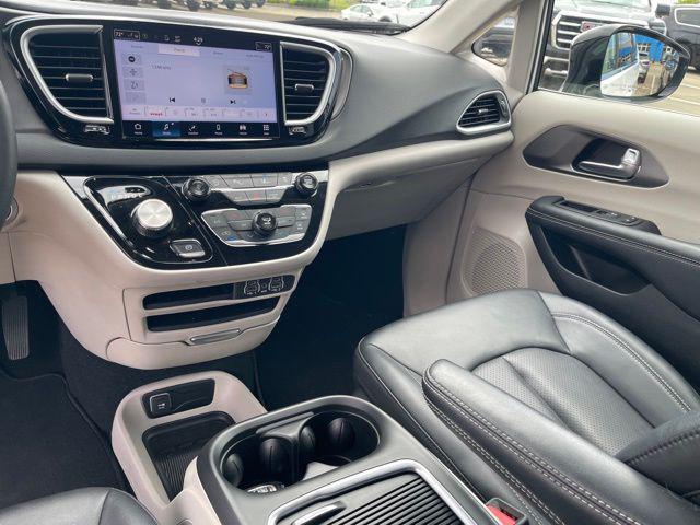 used 2024 Chrysler Pacifica car, priced at $28,748