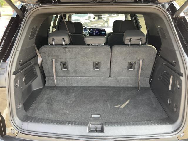 used 2025 Chevrolet Traverse car, priced at $32,899