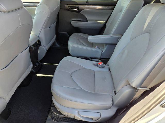 used 2020 Toyota Highlander Hybrid car, priced at $30,354