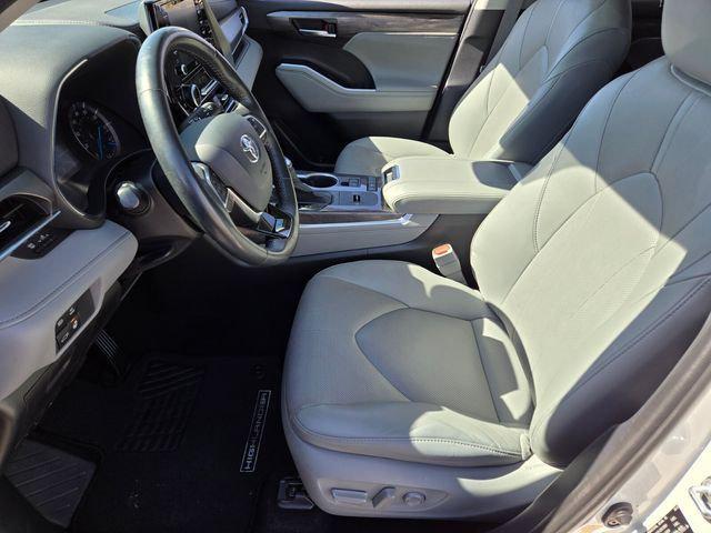 used 2020 Toyota Highlander Hybrid car, priced at $30,354