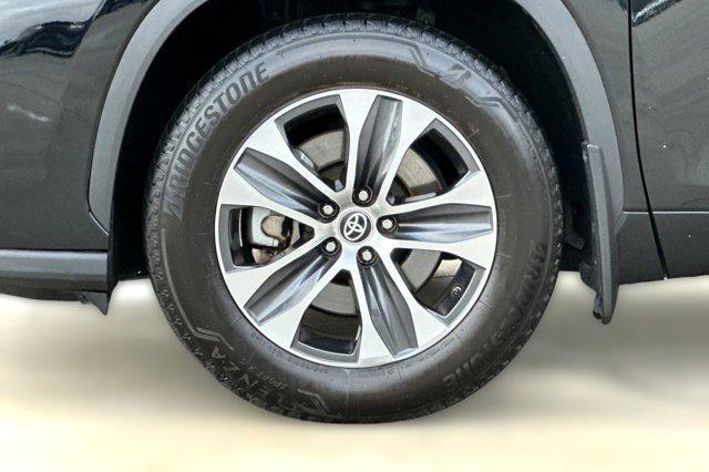 used 2022 Toyota Highlander car, priced at $31,587