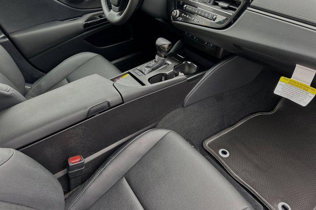 new 2024 Lexus ES 300h car, priced at $47,015