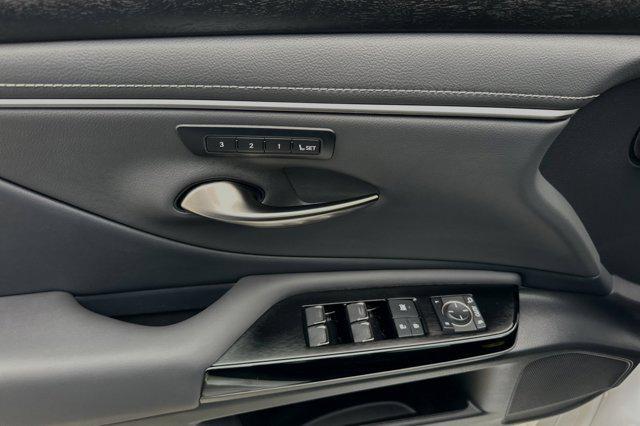 new 2024 Lexus ES 300h car, priced at $47,015