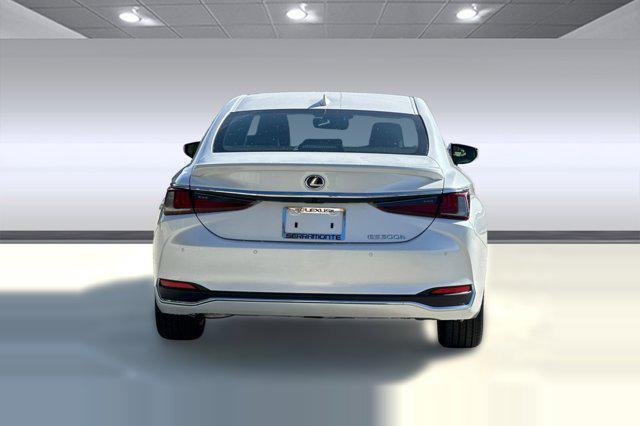 new 2024 Lexus ES 300h car, priced at $47,015