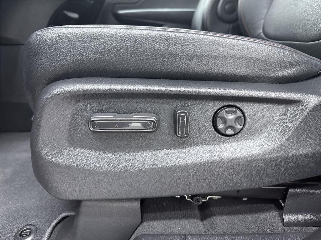 used 2025 Honda Odyssey car, priced at $40,099