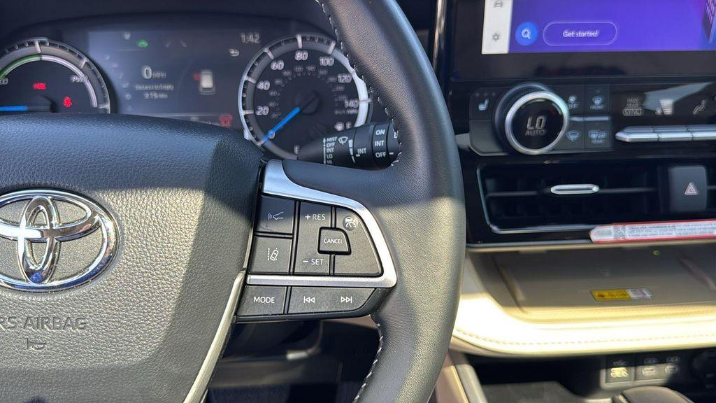 used 2025 Toyota Highlander Hybrid car, priced at $49,888