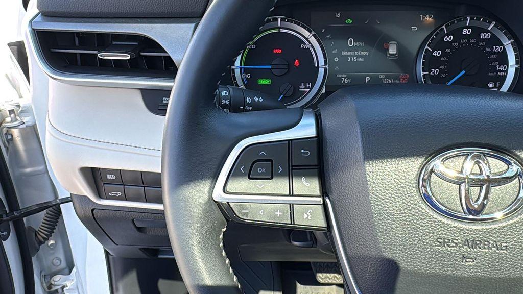 used 2025 Toyota Highlander Hybrid car, priced at $49,888