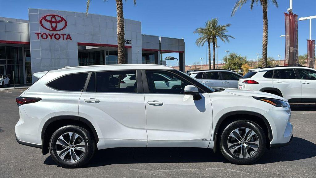 used 2025 Toyota Highlander Hybrid car, priced at $49,888