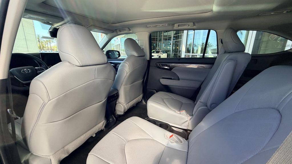 new 2026 Toyota Highlander Hybrid car, priced at $59,793