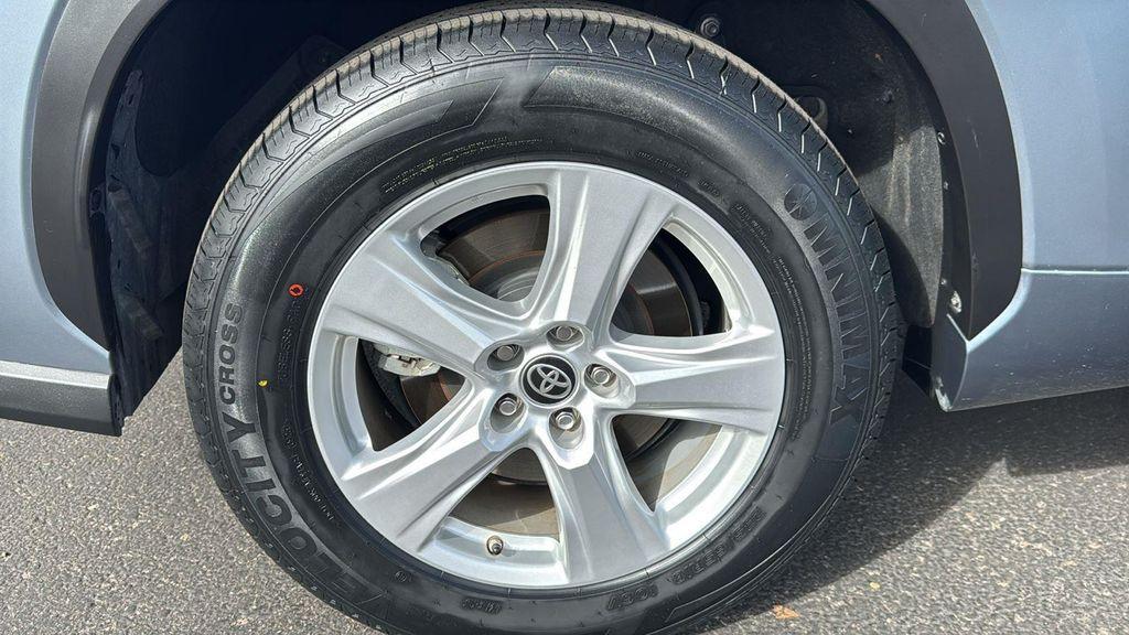 used 2023 Toyota Highlander car, priced at $32,888