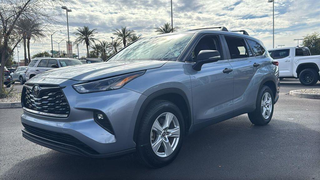 used 2023 Toyota Highlander car, priced at $32,888