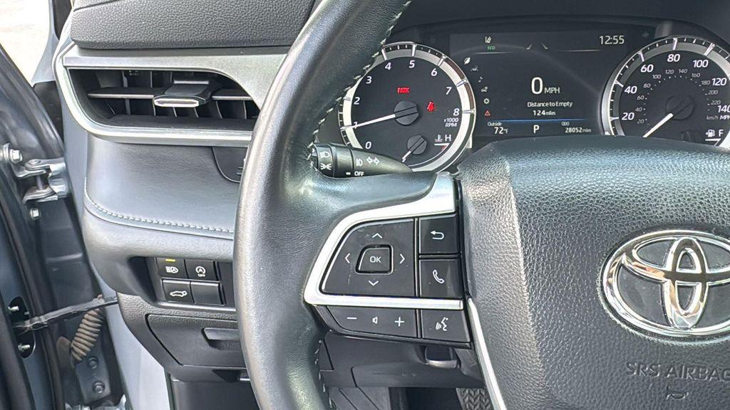 used 2023 Toyota Highlander car, priced at $32,888