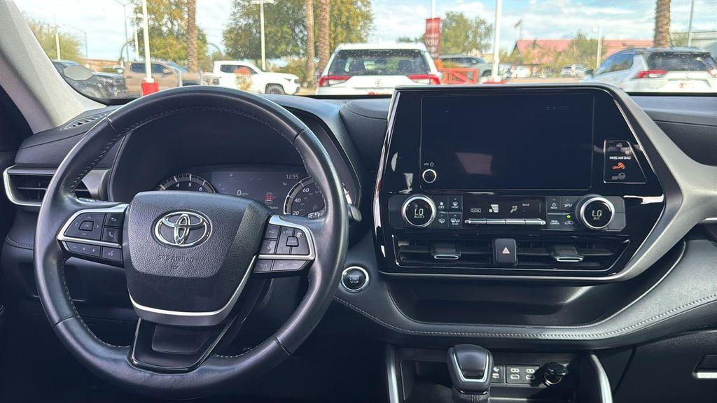 used 2023 Toyota Highlander car, priced at $32,888
