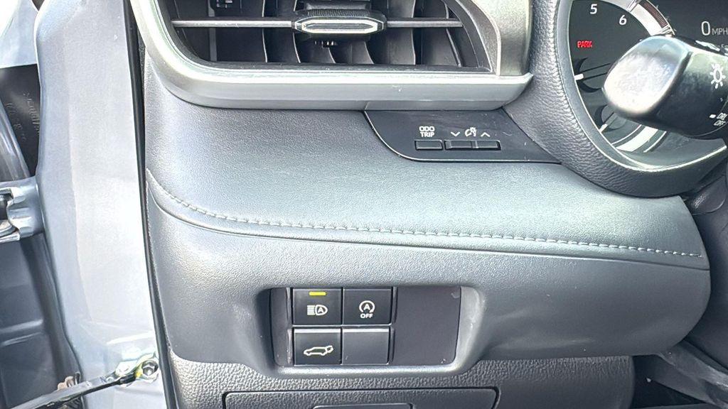 used 2023 Toyota Highlander car, priced at $32,888