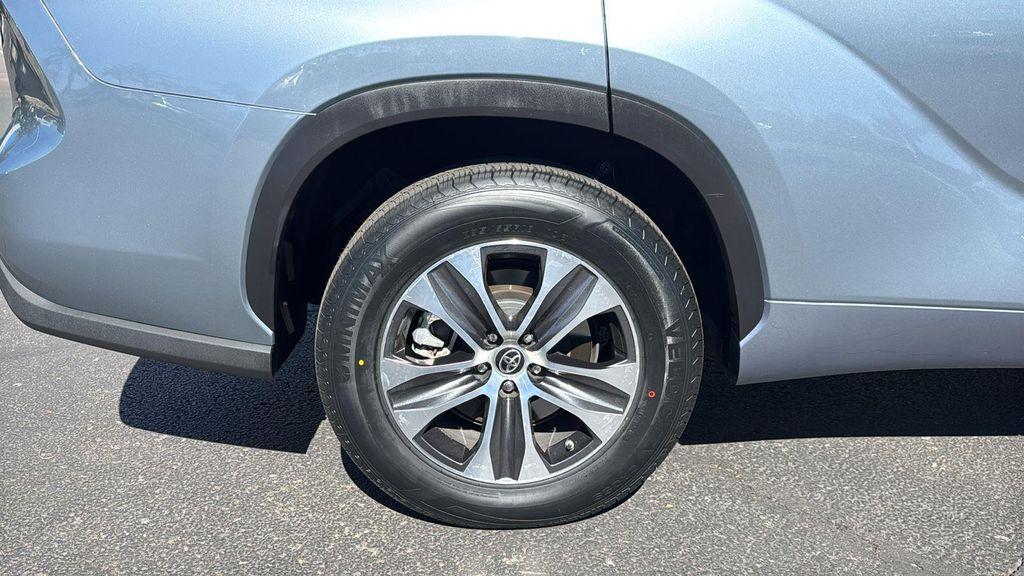 used 2021 Toyota Highlander car, priced at $32,988