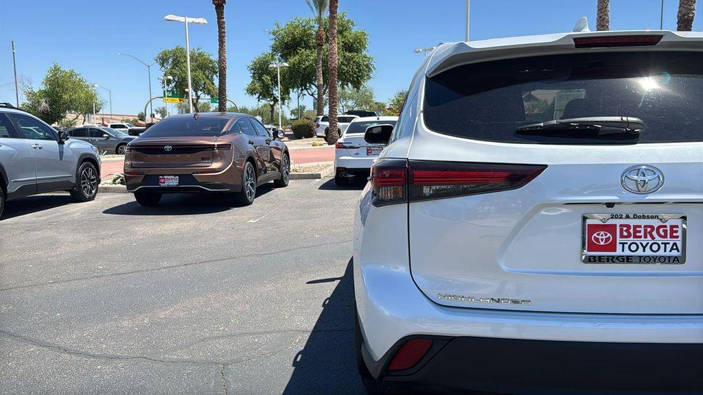 used 2024 Toyota Highlander car, priced at $37,881