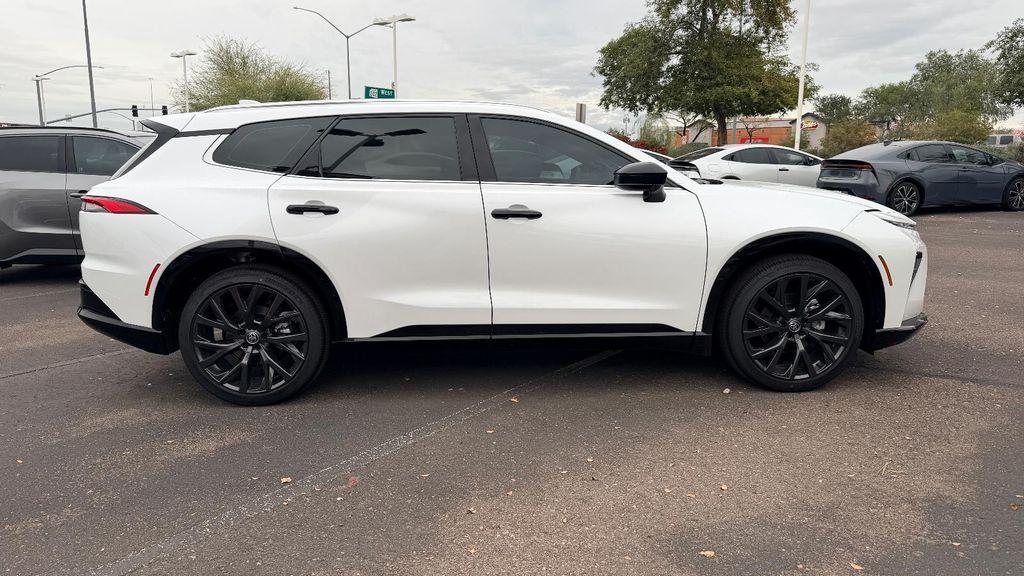 new 2025 Toyota Crown Signia car