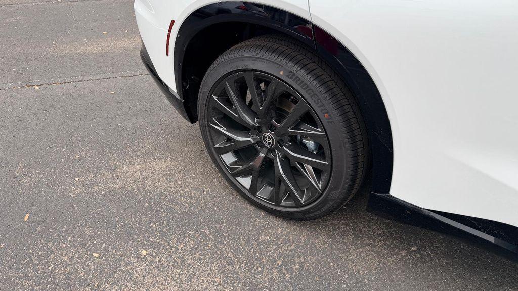 new 2025 Toyota Crown Signia car