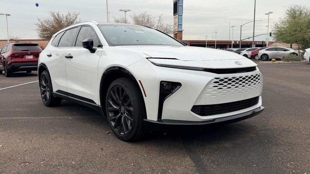 new 2025 Toyota Crown Signia car