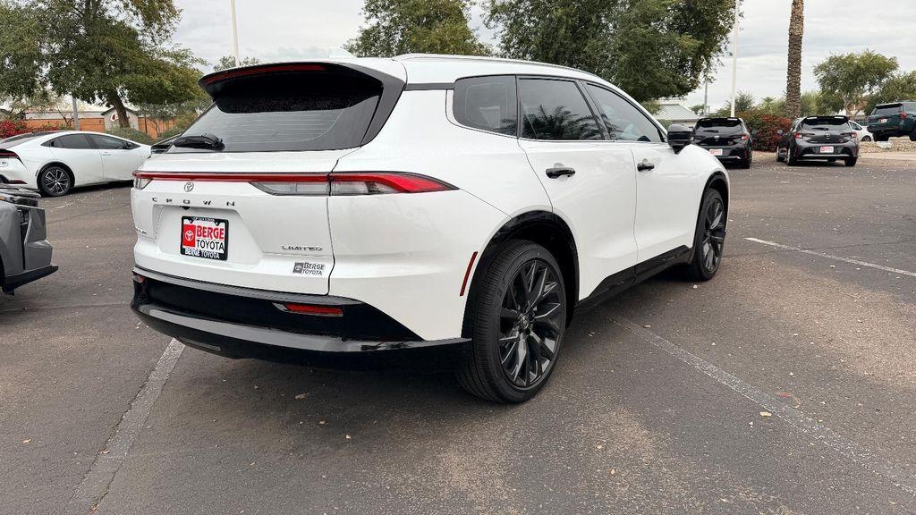 new 2025 Toyota Crown Signia car