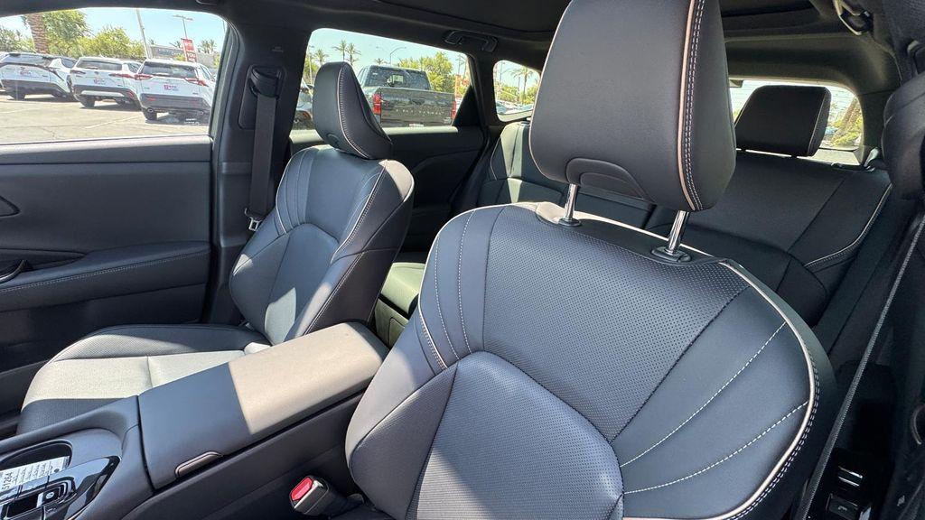 new 2025 Toyota Crown Signia car