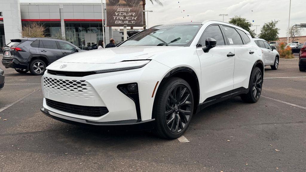 new 2025 Toyota Crown Signia car