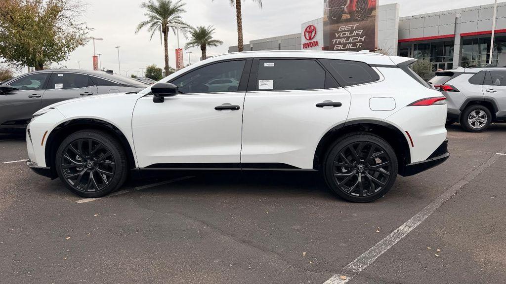 new 2025 Toyota Crown Signia car