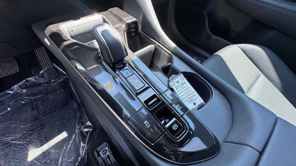 new 2025 Toyota Crown Signia car