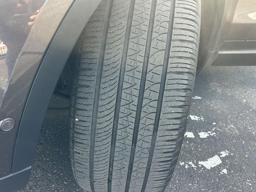 used 2021 Land Rover Discovery car, priced at $21,881