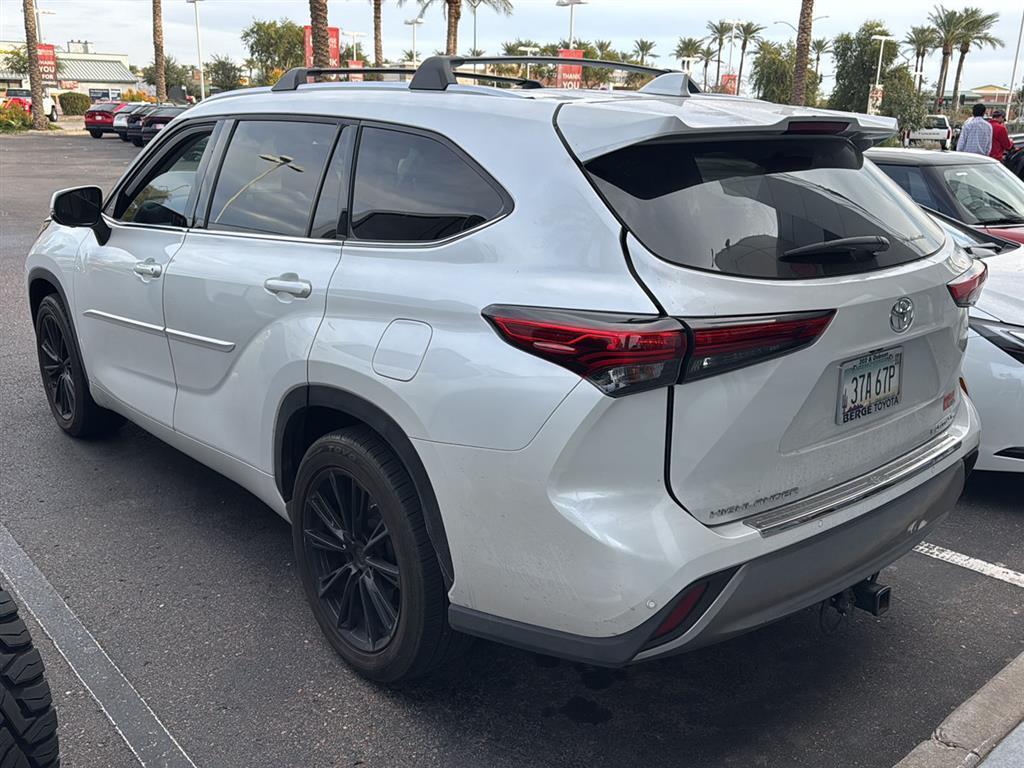 used 2023 Toyota Highlander car, priced at $39,981