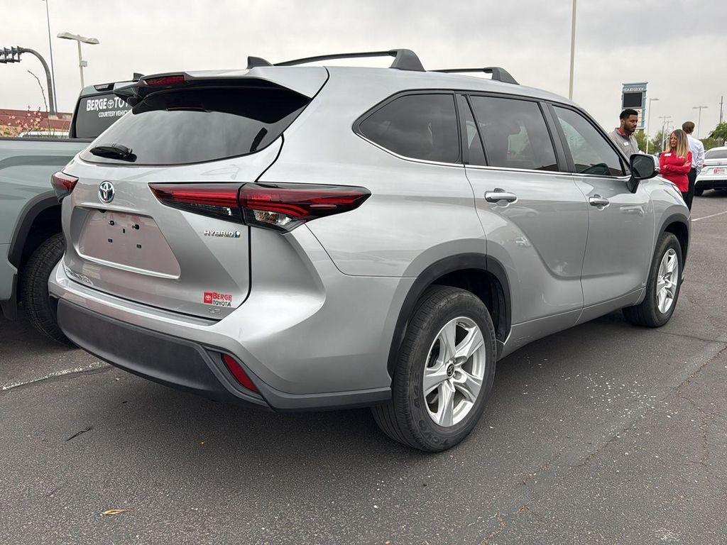 used 2024 Toyota Highlander Hybrid car