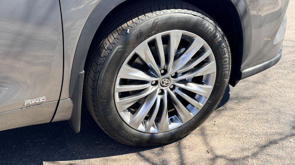new 2026 Toyota Highlander Hybrid car, priced at $60,283