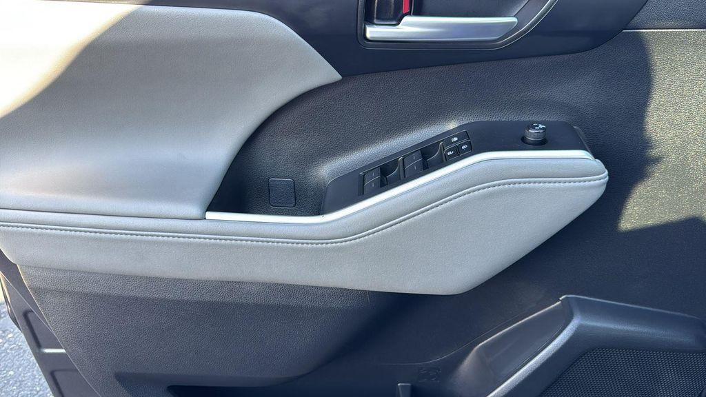 used 2024 Toyota Highlander car, priced at $41,988