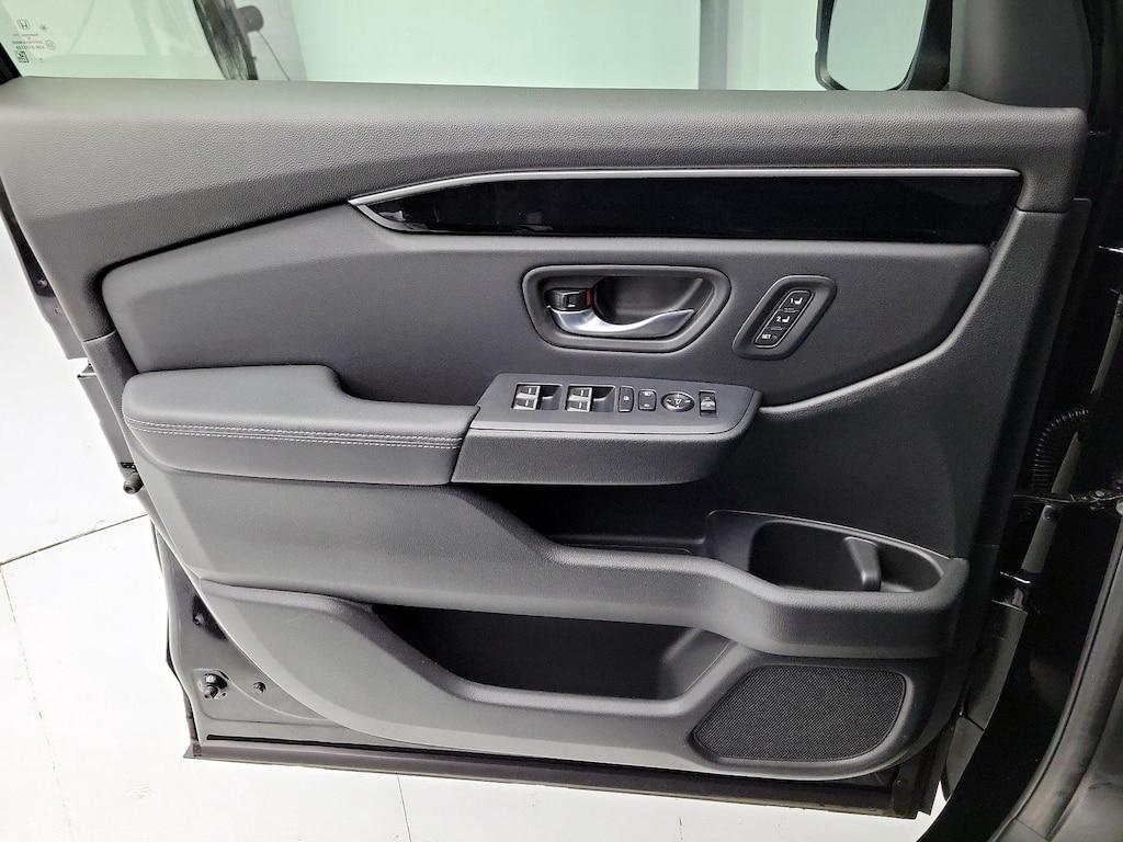 used 2025 Honda Pilot car, priced at $41,998
