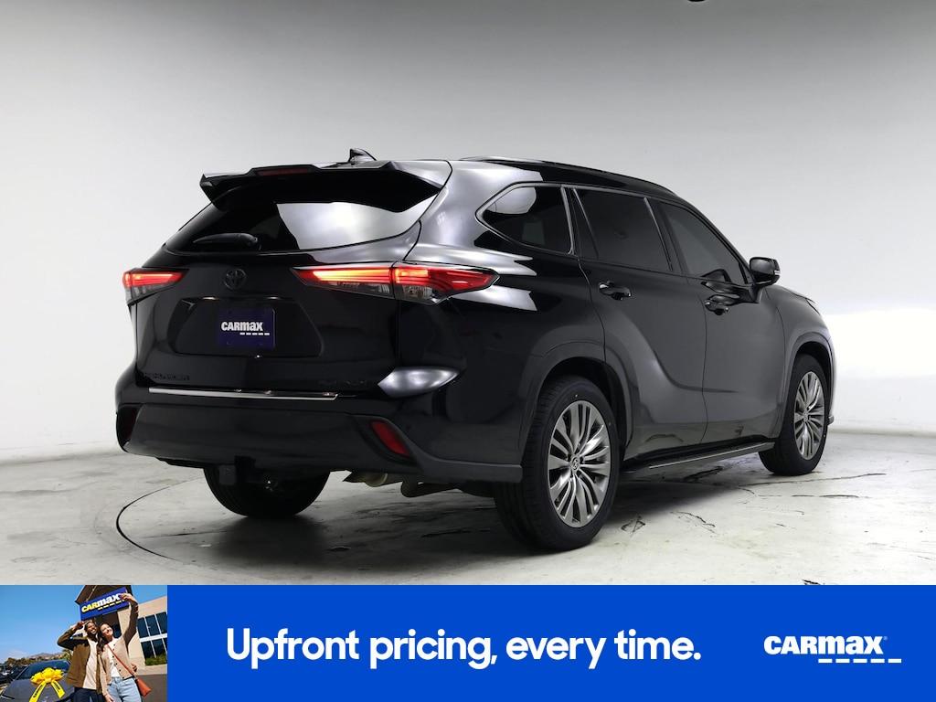 used 2022 Toyota Highlander car, priced at $34,998