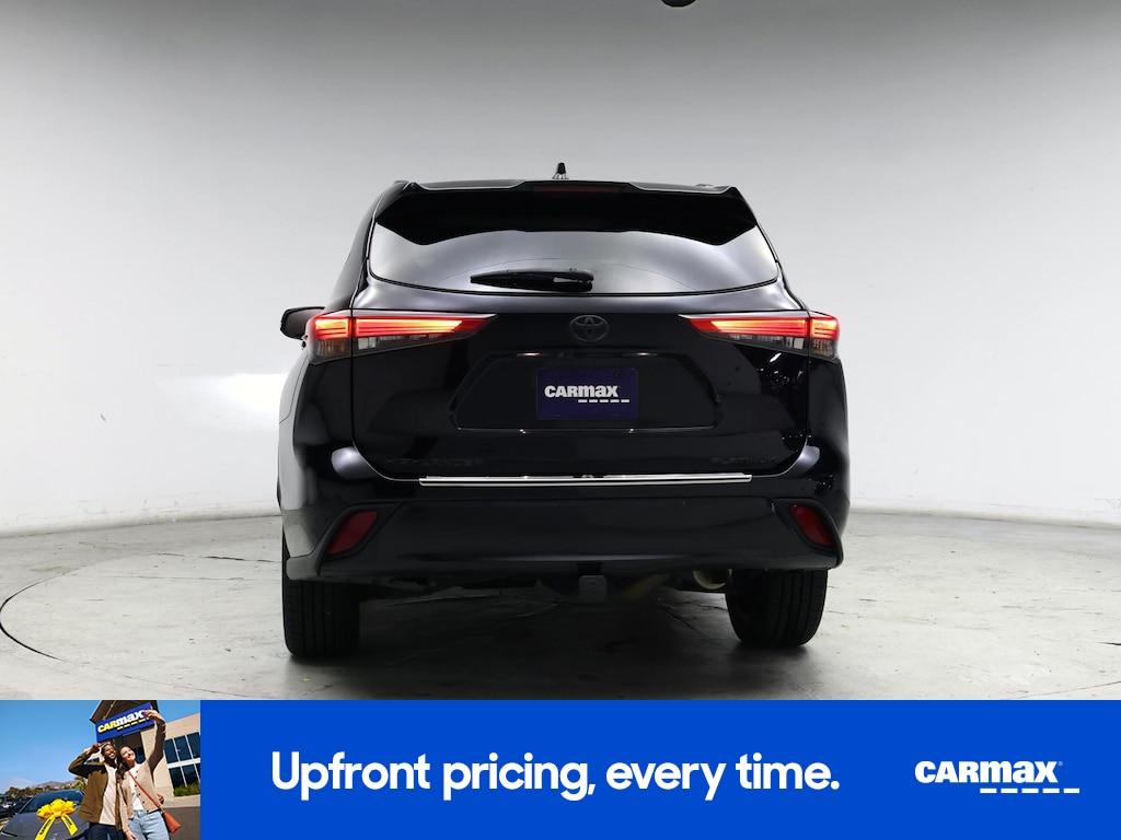 used 2022 Toyota Highlander car, priced at $34,998