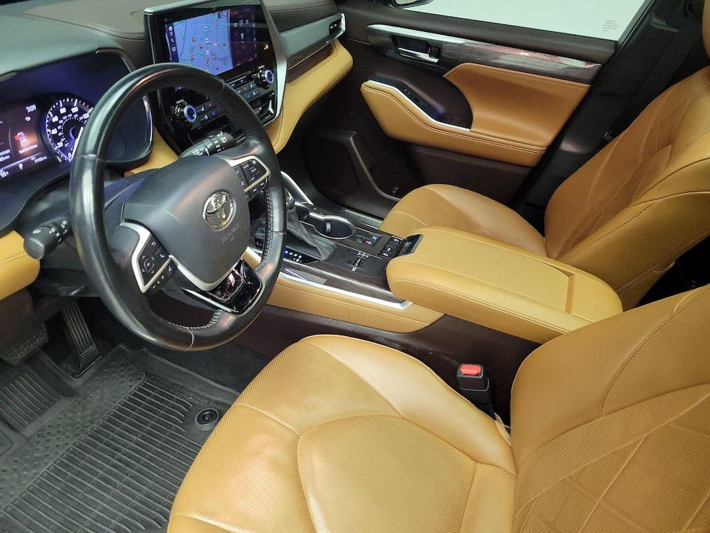 used 2022 Toyota Highlander car, priced at $34,998